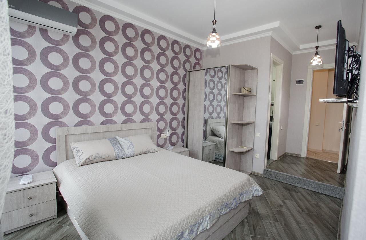 5 Rooms Батумі Екстер'єр фото